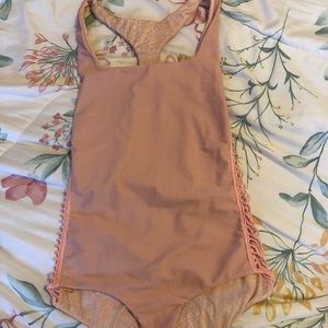 Acacia one piece $55 🅿️ or ✅